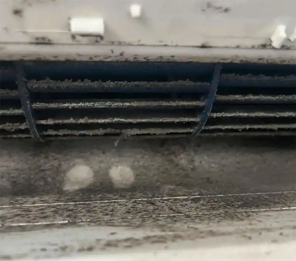 南关空调吹的风有股烧焦味是怎么回事